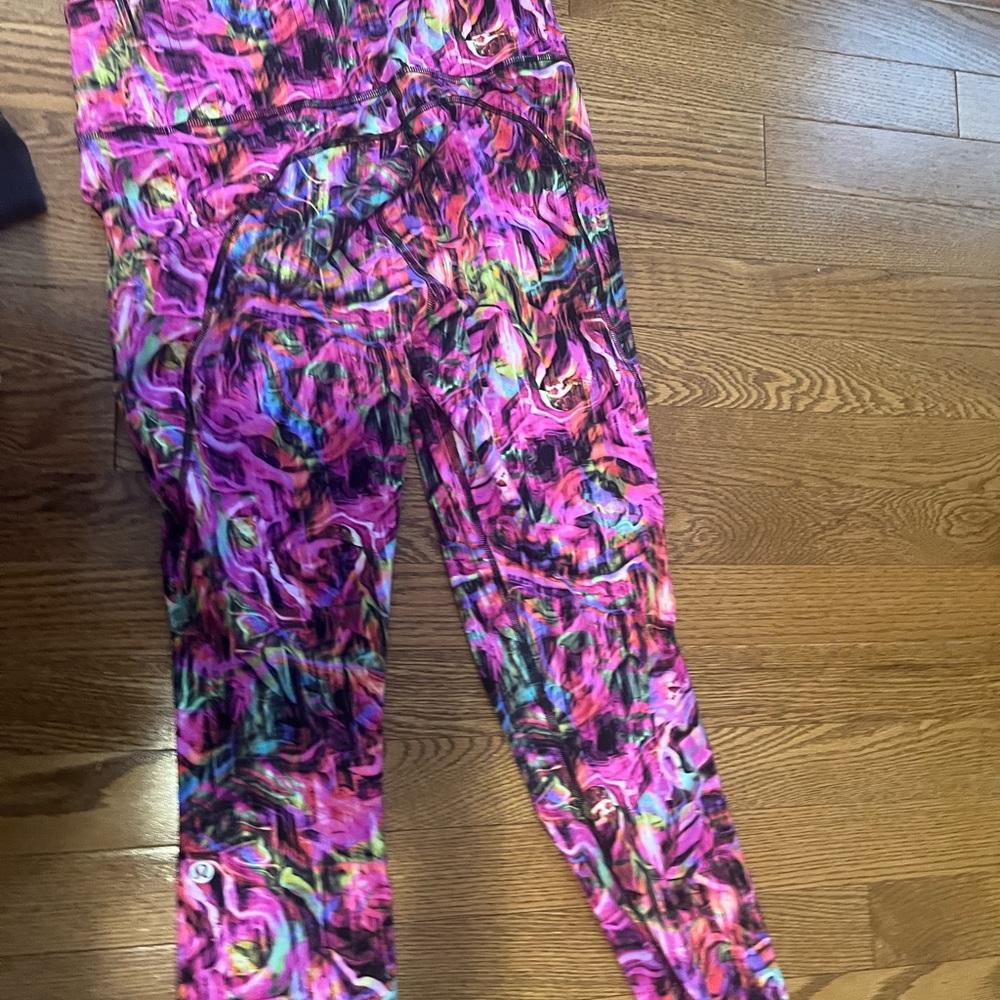 Lululemon Size 4 or 6 Fast Free HR Crop 23” Hyper Flow Pink.